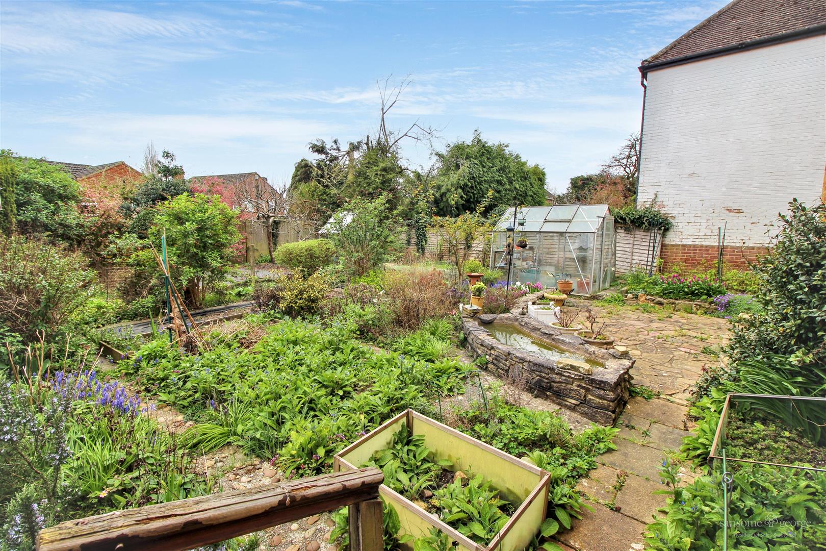 Hillview Close, Tilehurst, Reading